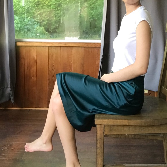 Dark green satin midi skirt - Picture 3 of 8